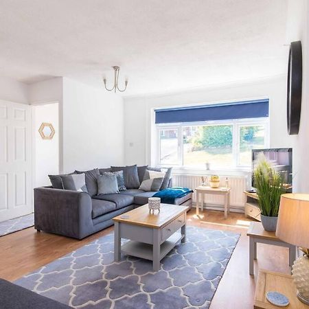 Modern Three Bedroom Home In קאסל דונינגטון מראה חיצוני תמונה