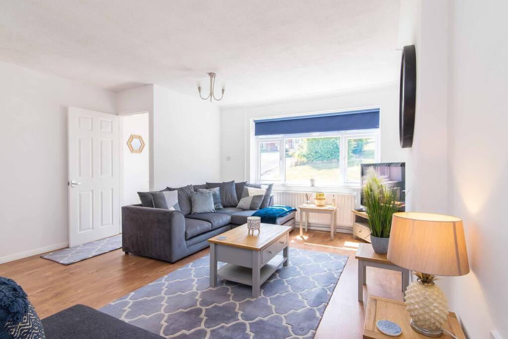 Modern Three Bedroom Home In קאסל דונינגטון מראה חיצוני תמונה